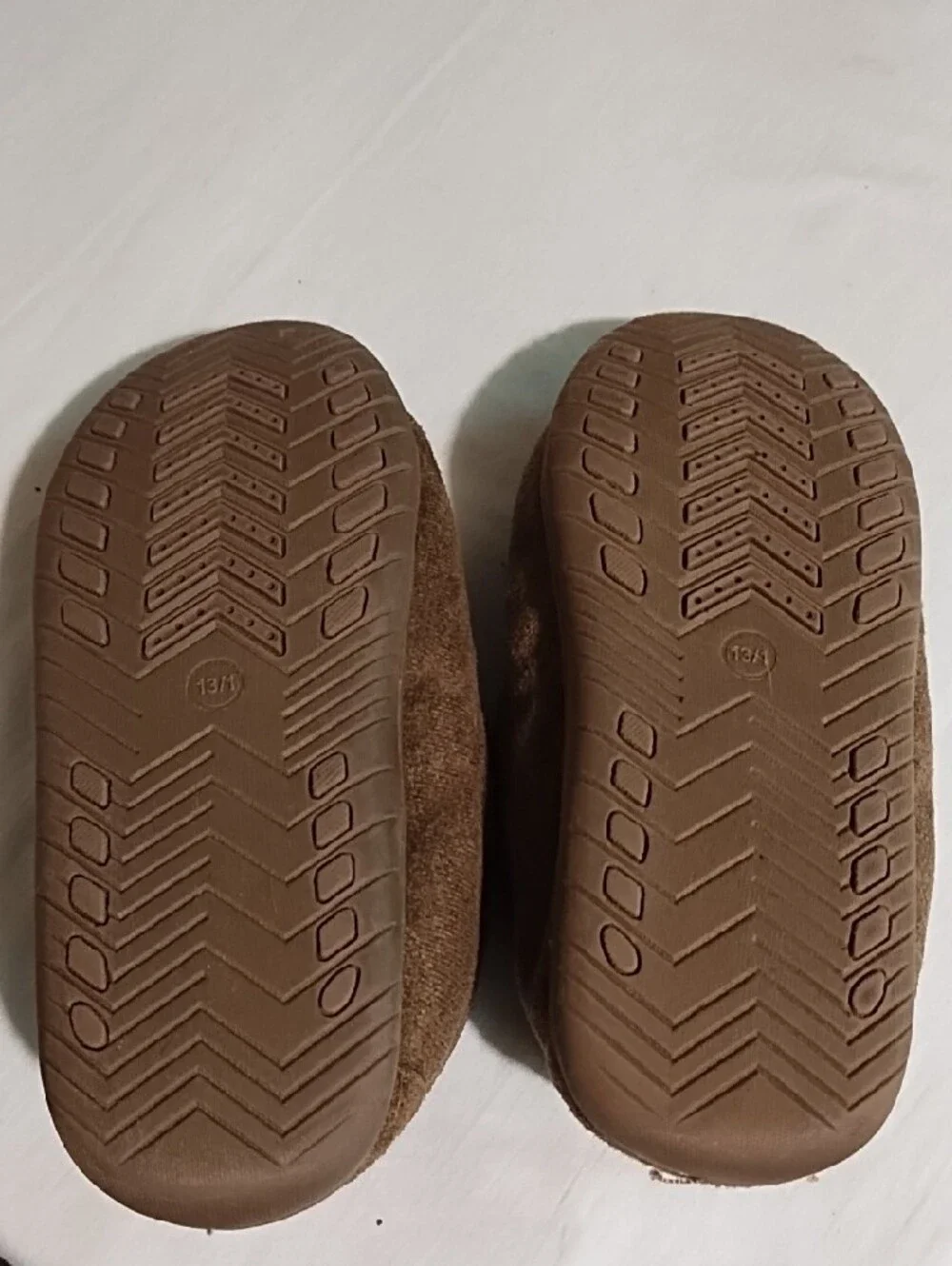 Cozy Suede Moccasin Slippers in Chestnut Brown Kids 13/1. VGC.